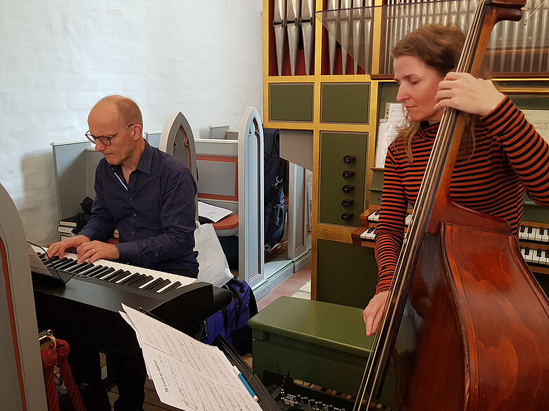 Lars Ruuth og Eva Malling spiller